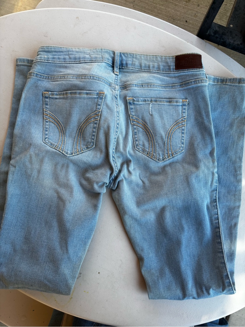 Hollister Light Blue Women's Denim Jeans - Classic Fit